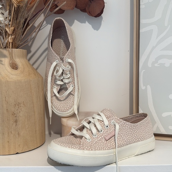 Superga Women sneaker Size 6 light pink polka dot style - Picture 2 of 3